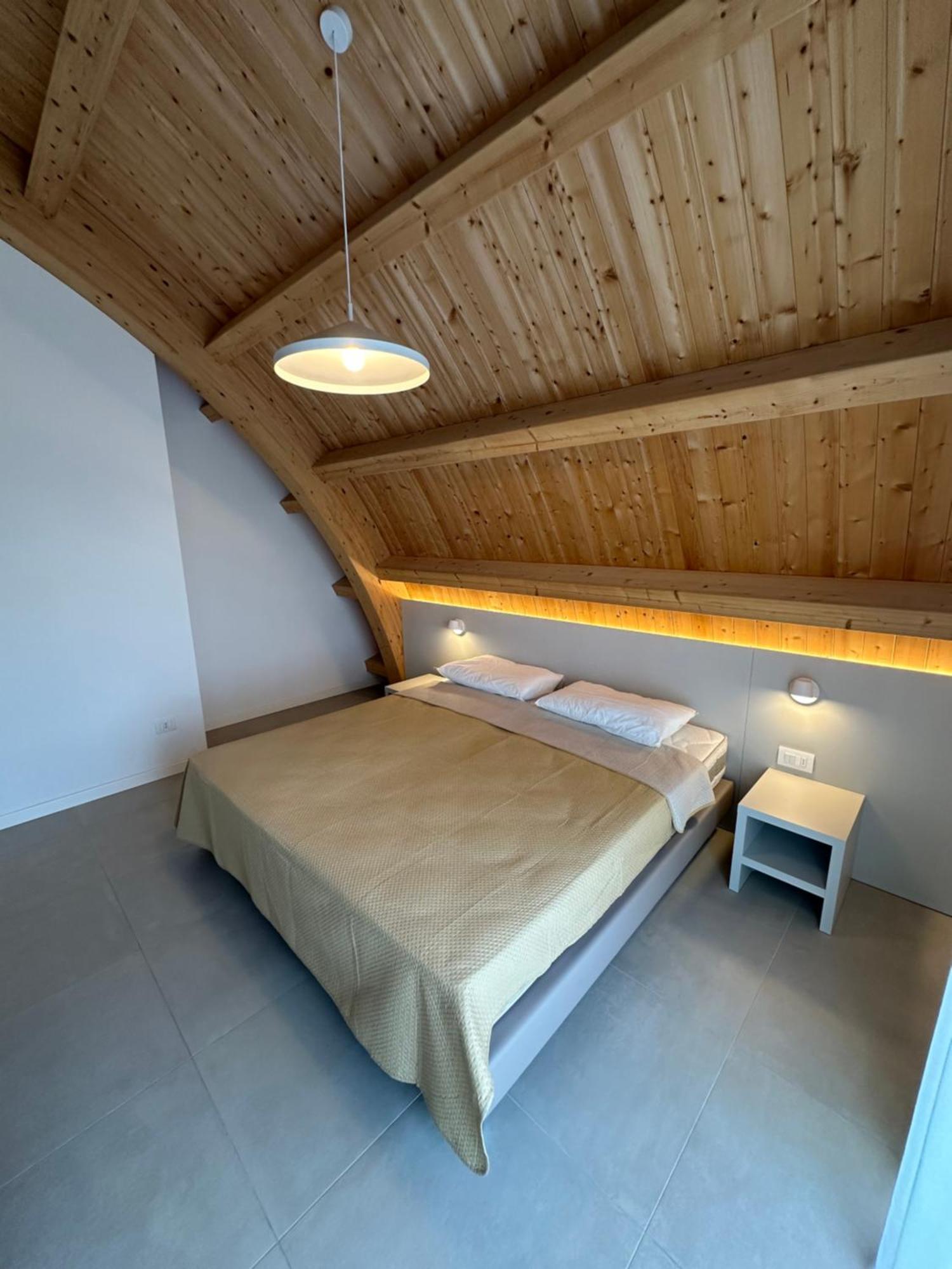 קאורלה Woody Green Penthouse Sea View - Agenzia Cocal מראה חיצוני תמונה