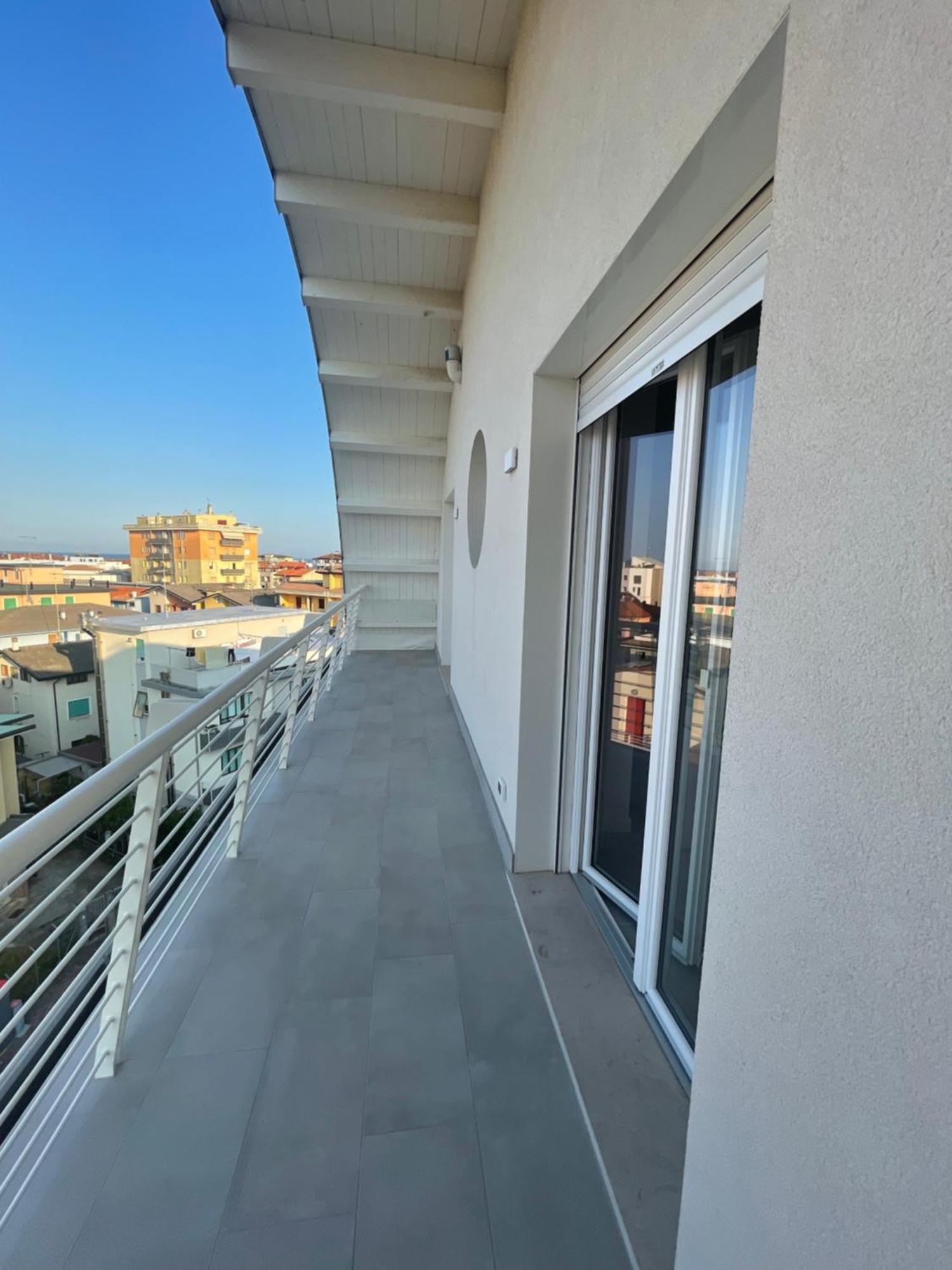 קאורלה Woody Green Penthouse Sea View - Agenzia Cocal מראה חיצוני תמונה