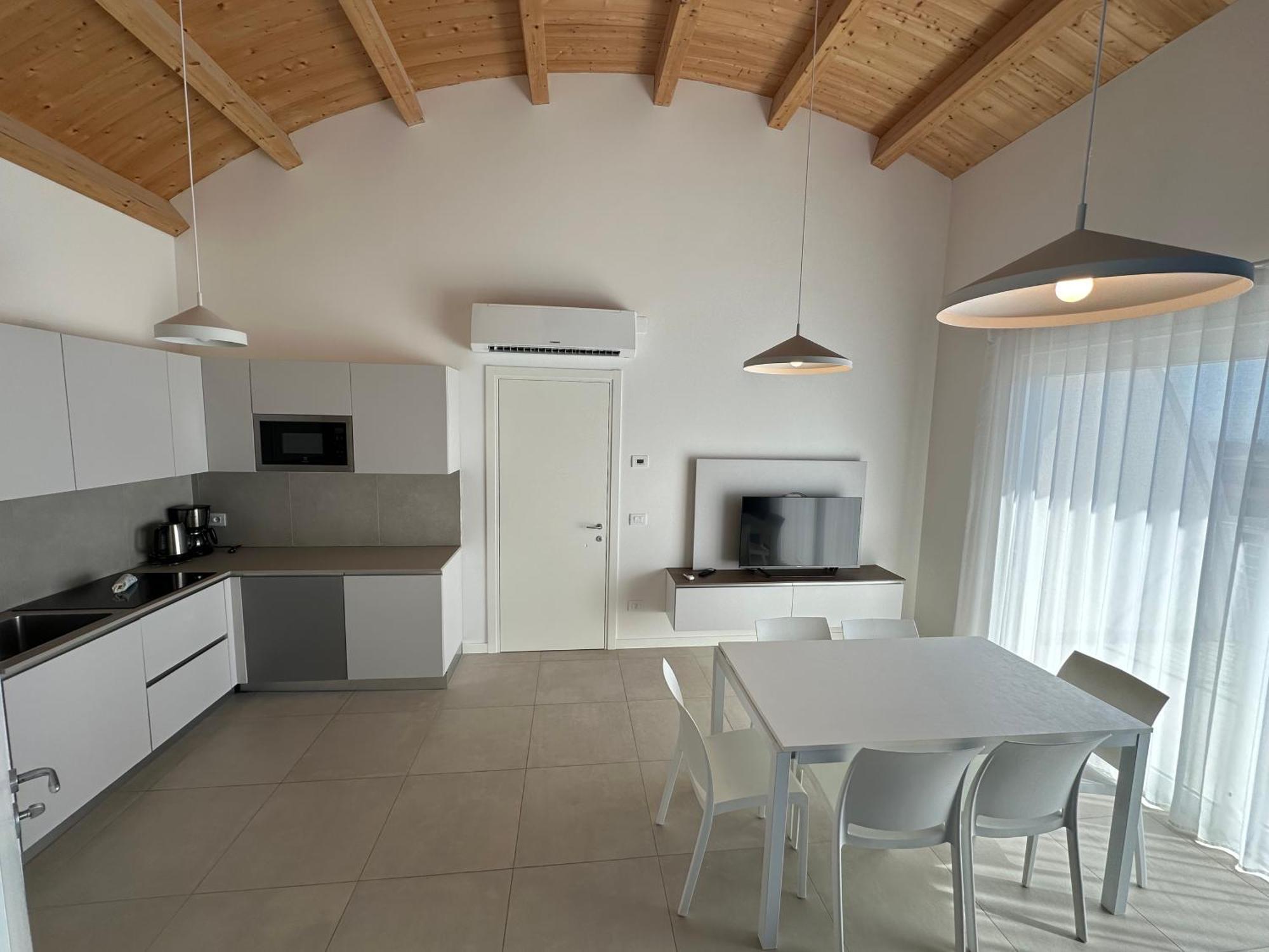 קאורלה Woody Green Penthouse Sea View - Agenzia Cocal מראה חיצוני תמונה